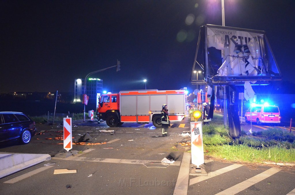 VU LKW umgestuerzt Feldkassel Industriestr Robert Boschstr P055.JPG